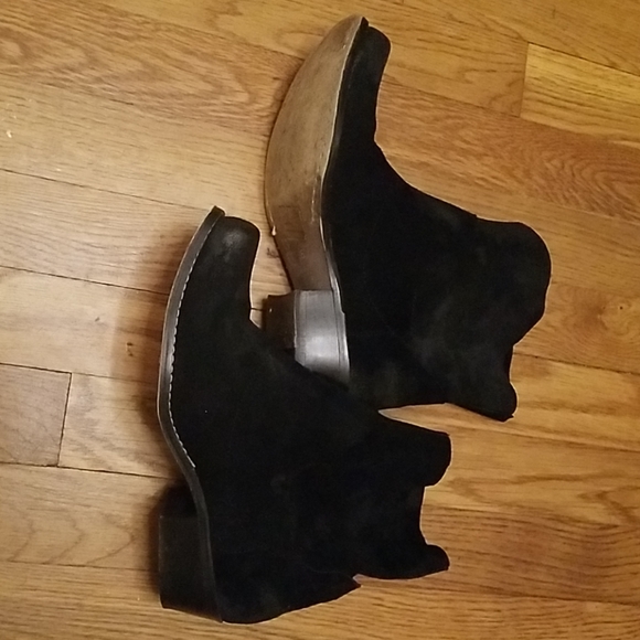 Boots - Picture 4 of 4